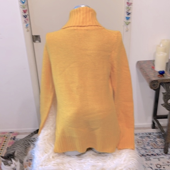 Banana Republic Yellow Sweater - Picture 2 of 3